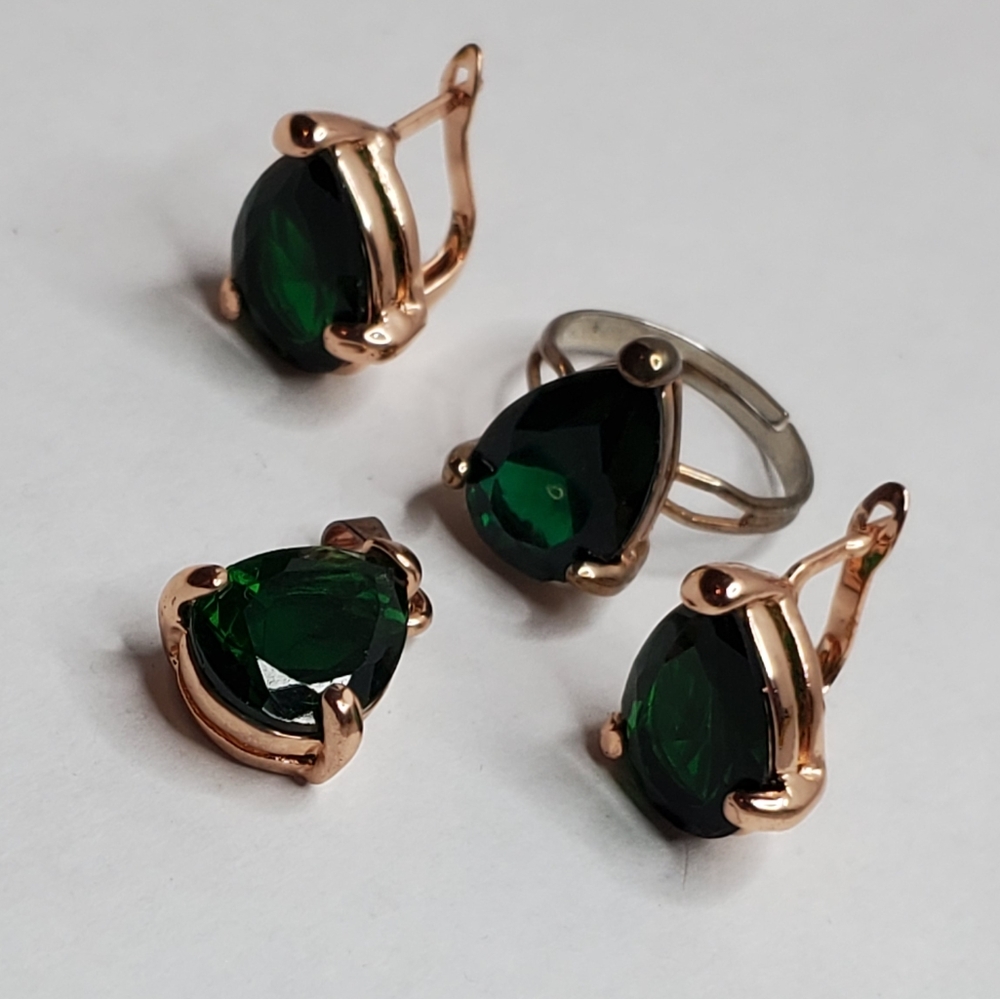 Green and gold ring earrings and pendant set